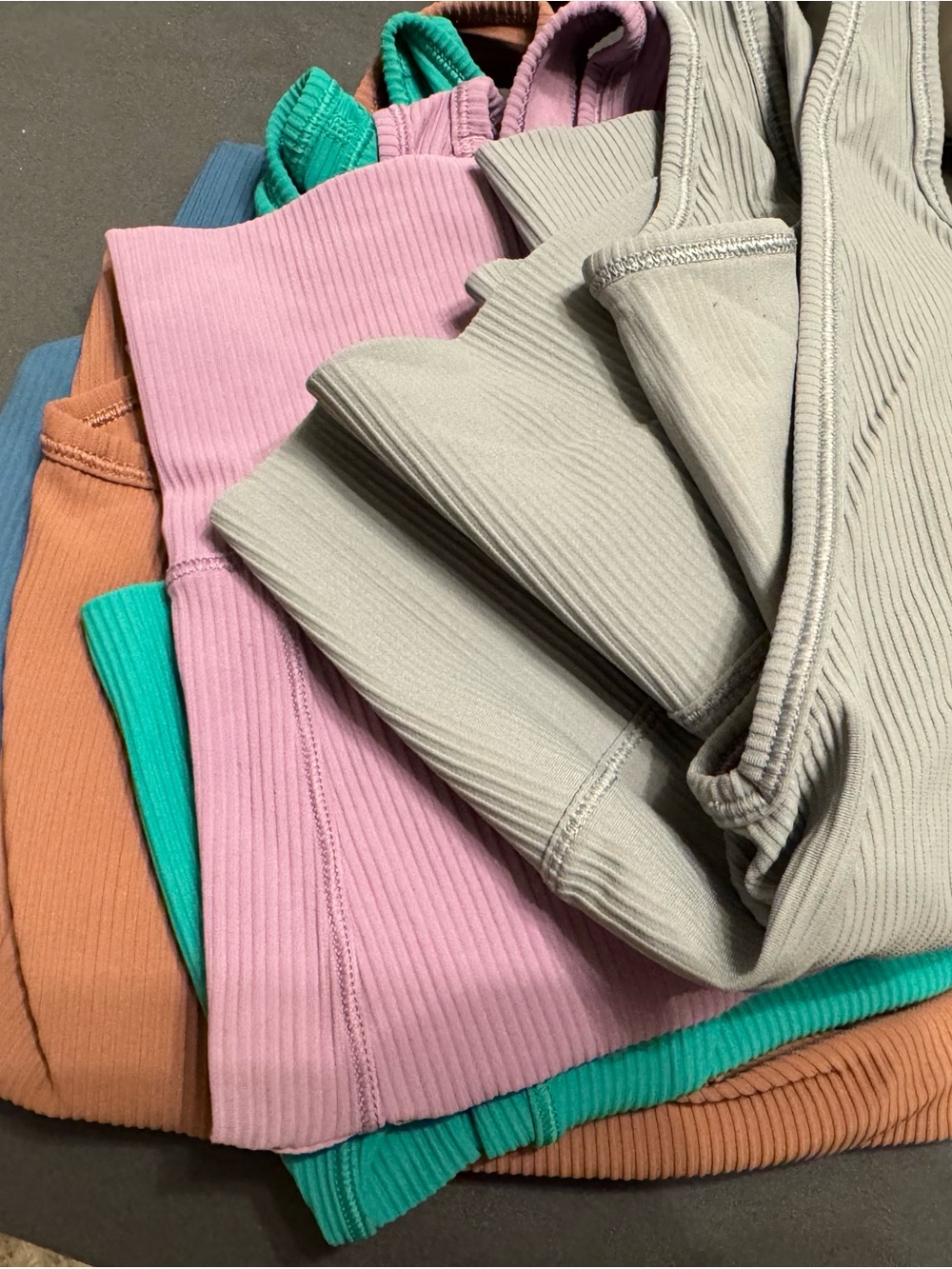 Lululemon power pivot tanks